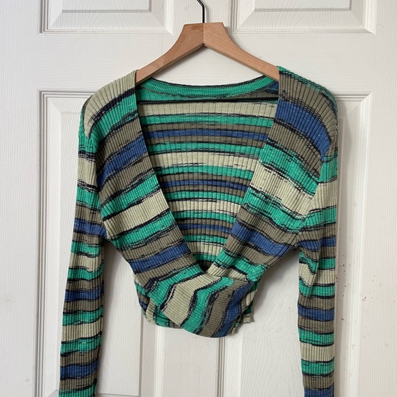 Studio fantastique Bianca knit striped twist front top - Picture 6 of 9